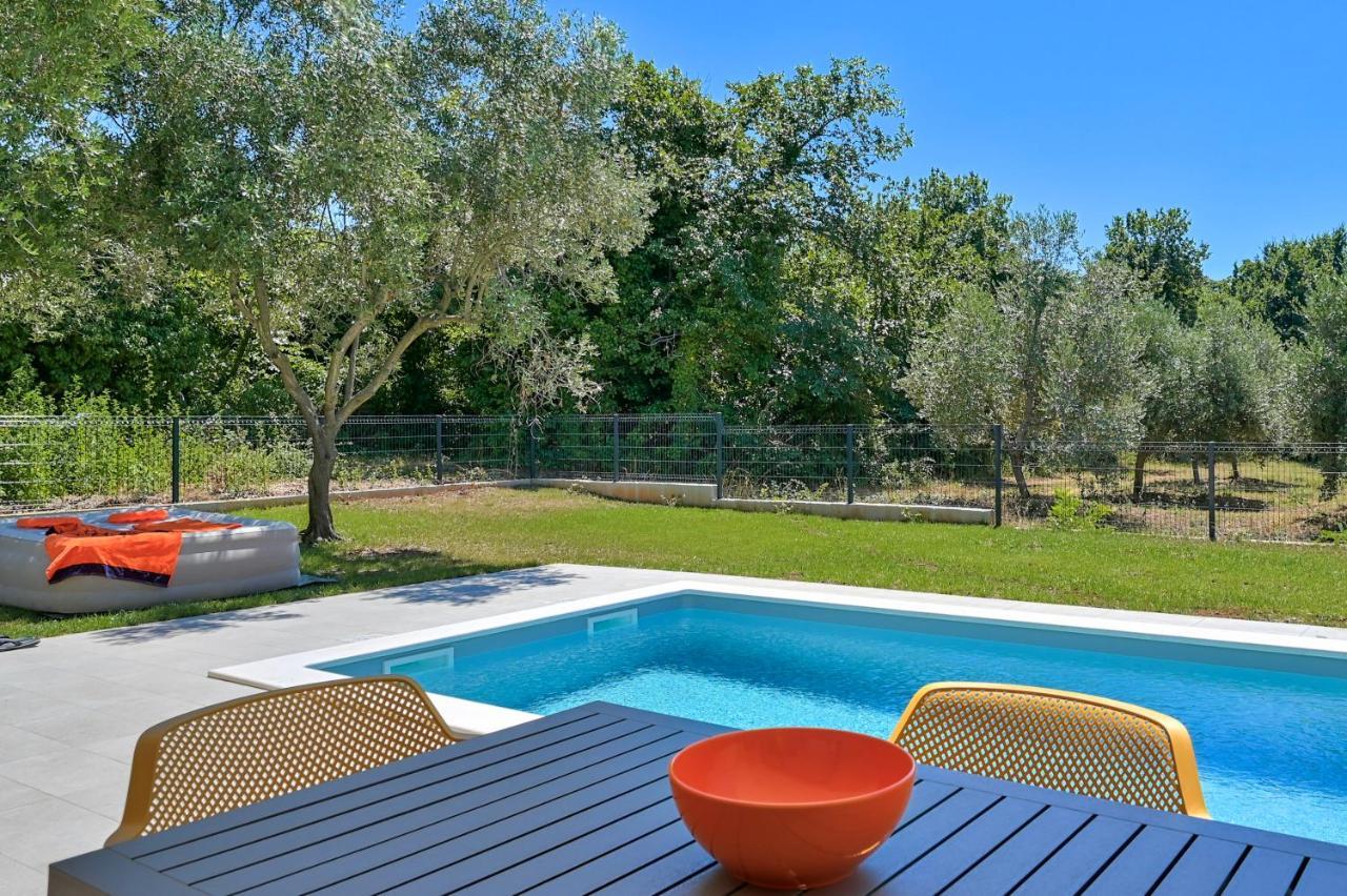Villa Solis-Modern Villa For A Romantic Retreat, Heated Pool Ližnjan Exterior foto